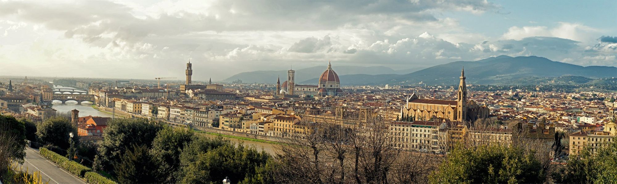 Firenze & Pisa là hai thành phố nổi tiếng tại nước Ý với kiến trúc đặc trưng và lịch sử giàu có. Bạn sẽ không thể bỏ qua cảnh phố cổ Firenze và tháp chuông nghiêng nổi tiếng ở Pisa. Hãy xem hình ảnh về hai thành phố này để cảm nhận thêm vẻ đẹp của chúng. 